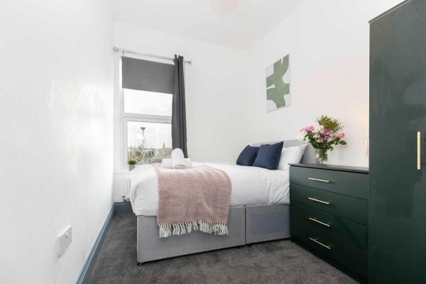 Spacious 4-bed Home 2 Bath Parking Darlington - Darlington