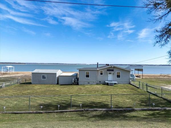 Stylish Lake House With Hot Tub, Fireplace & Boat Ramp In Runaway Bay, Texas - Runaway Bay, TX