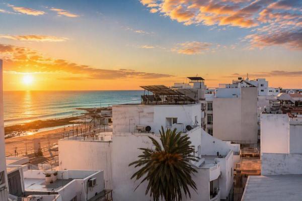 Duplex Terrasse Vue Mer Et Ville, Pieds Dans L'eau - Monastir
