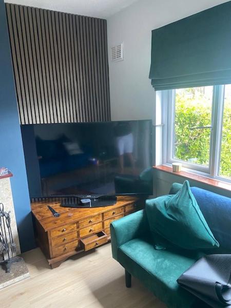 Charming Retreat In A Perfect Location - 코브