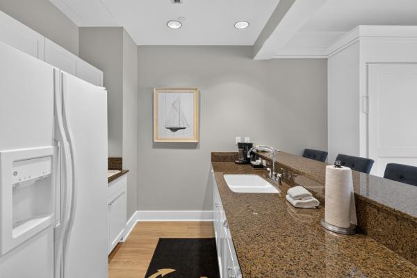 Cozy Lodge Suite 362 In Bay Harbor, Mi, Features 1 Bedroom And Village Views. - Petoskey, MI