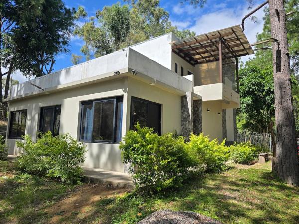 House Among Woods In Valle De ÁNgeles - Honduras