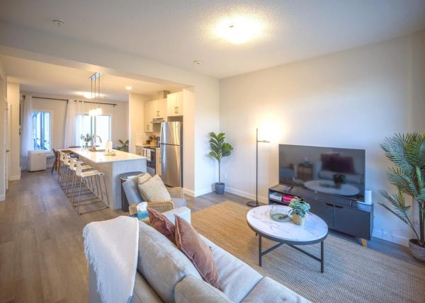 Spacious 3br Retreat, Full Kitchen, Quiet - Edmonton, Canada