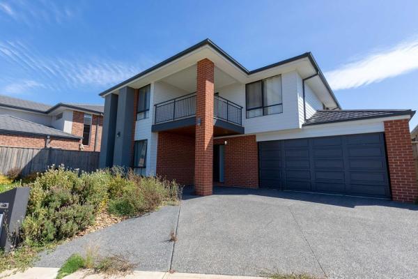 Spacious 5br Waterfront Home With Workspace - Point Cook
