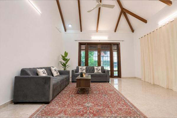 Golden Cypress Luxury Villa With Private Theatre - Bangalore