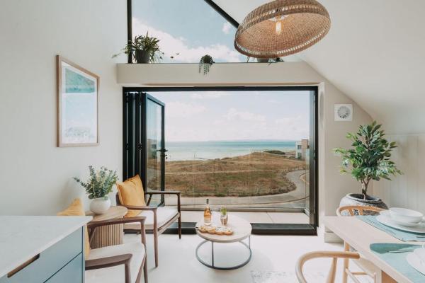 Gorgeous Luxury Beach House, Steps To Sand, Pet Friendly, Parking Sleeps 10 - Dorset