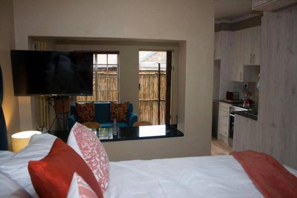 M M Guest Cottages - Edenvale