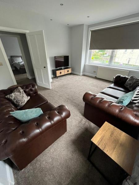 2 Bedroom, 3 Bed Apartment In Largs - Largs