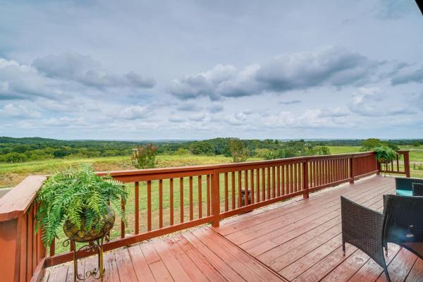 'Ponde-rosa Views' Cabin Retreat W/ A View! - Hermann, MO