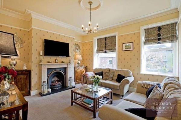 Spacious 4 Bed House - Walk To Ilkley Centre - Ilkley