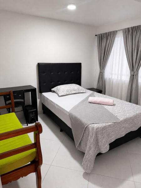 Vive La Comuna 13 En Casa, Habitación - 메데인