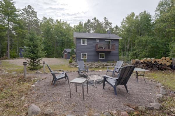 Secluded Hayward Cabin With Hot Tub/on Trailhead - Wisconsin