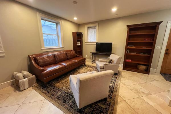 Beautiful 3 Bdrm Carriage House, 2 Blocks To Uvmmc - Burlington, VT