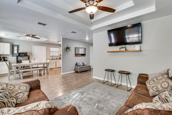 Patio W/ Built-in Fire Pit! Cozy Mission Gem - McAllen, TX