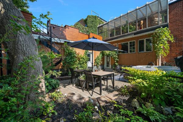 Maison Des Jardins B & B - Boucherville