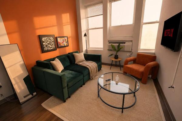 2br Downtown Milwaukee Stay - 5 Min To Riverwalk - Greenfield, WI