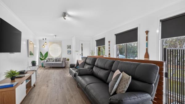 Lake House - Cosy Coastal Getaway - Lakes Entrance