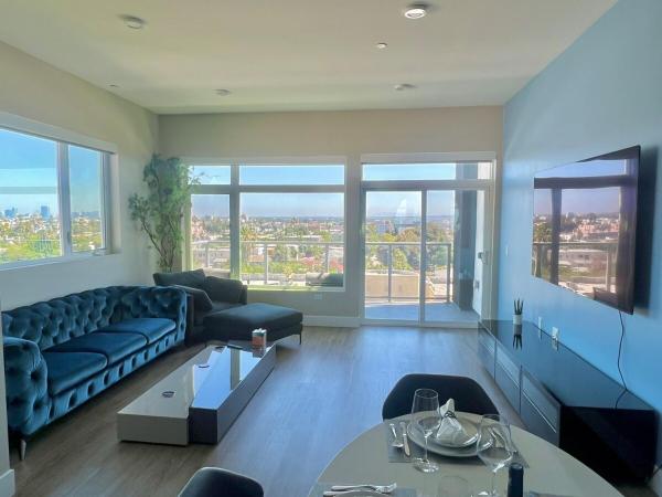 Hollywood Penthouse Corner 1br With Balcony - Los Angeles