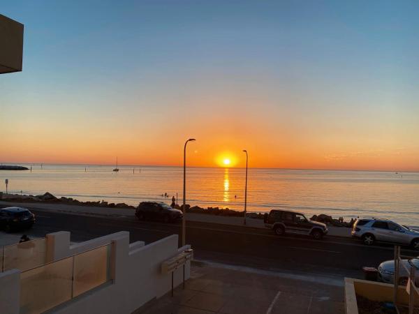 2br Entire Esplanade Staycation - 格萊內爾格