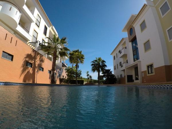 På billedet ses objektet fewo-algarve Lagos Urlaub Überwintern Meerblick - Pool beliggende i byen Albardeira.