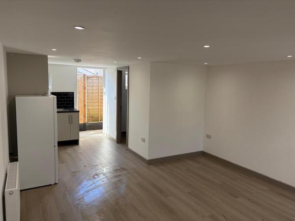 Cozy Studio Flat Near Gillingham Station - Gillingham