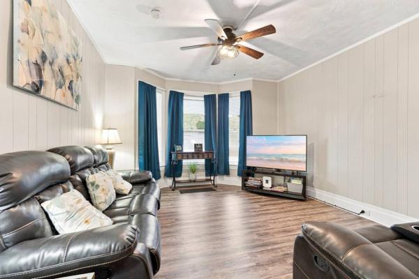 Beautifully Remodeled 4br Home Near Niagara Falls - Niagara Falls, NY