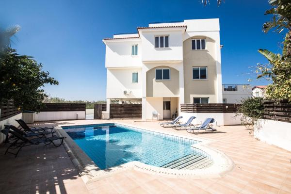 A la foto es mostra l'objecte Orestiada Apartments situat a la ciutat de Protaras.