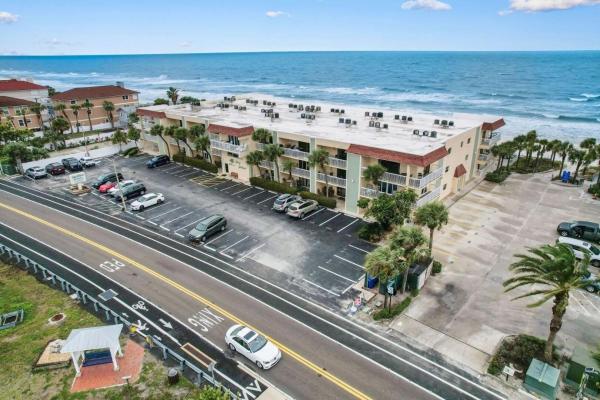 Newly Decorated 1st Floor Unit Steps To The Beach - Tampa Bay, FL