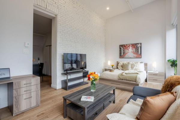Lovely Loft With Views On Bishop - Mtl - Montreal