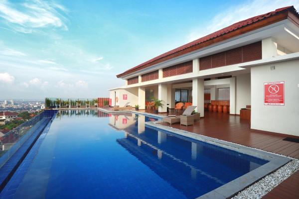 The photo shows the Wimarion Hotel Semarang located in the city of Semarang.