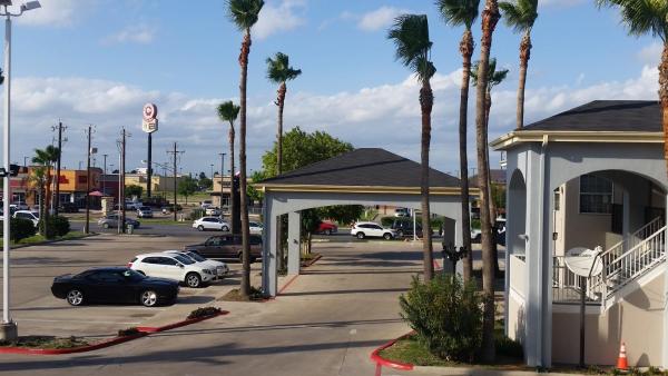 Na zdjęciu widoczny jest obiekt Texas Inn Downtown McAllen położony w mieście McAllen.