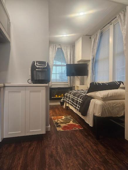 Cozy Private Solo Suite With Off-street Parking - Massachusetts