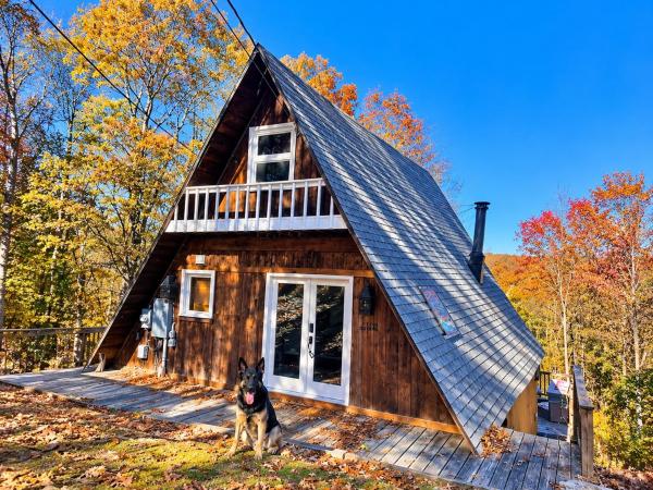 Lovers Edge A-frame Private Hot Tub & Sauna - Pennsylvania