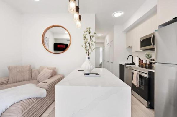 Spacious 2-bedroom Suite Mins To The Falls Parking & Sleeps 5 - Niagara Falls