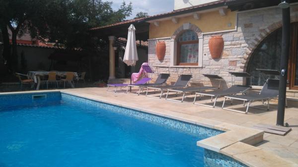 Rustic House With Private Pool - Medulin
