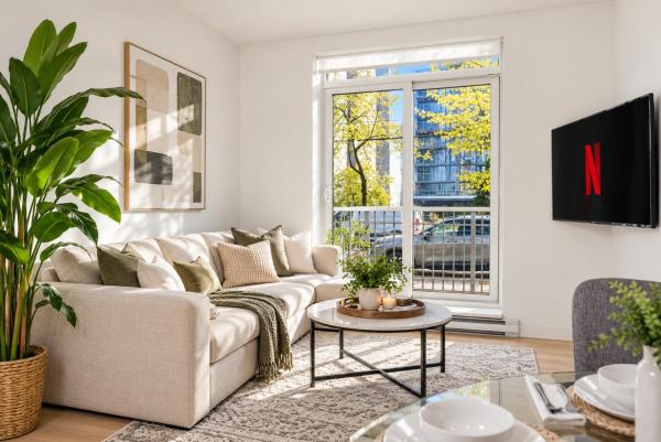 Chic Downtown Townhouse 2br Urban Escape - Vancouver