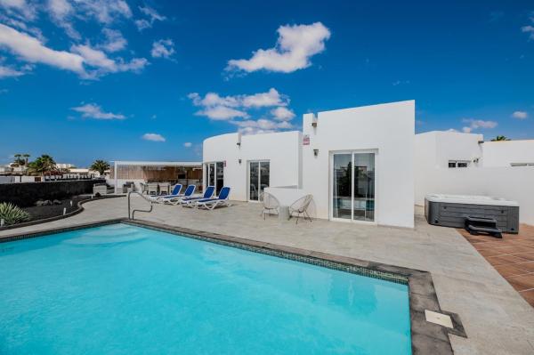 Villa Daisy - Two Homes, One Holiday - Playa Blanca