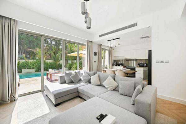 Exquisite Family Villa With Private Pool - Dubai