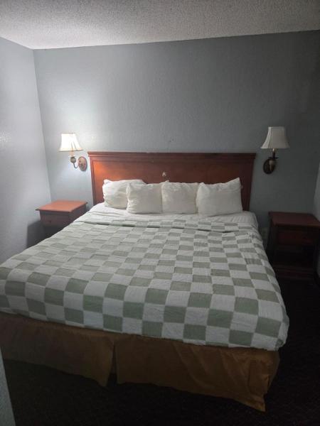 San Antonio - King Bed Room With Full Kitchen 111 - San Antonio, TX