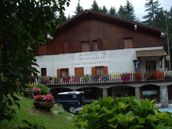 写真にはベッラージョ市にあるAlbergo La Genzianellaが写っています。