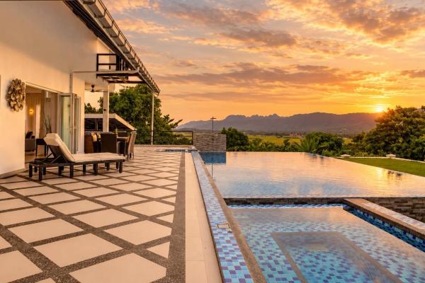 Sapphire Villa - Private Pool, Jacuzzi & Sunset - Langkawi
