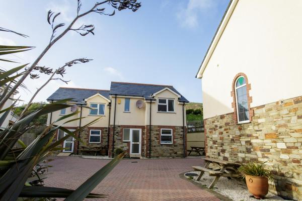Tregurrian Villas - Newquay