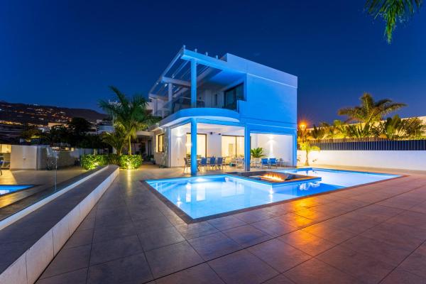 Luxury Villa Andrea - Seaviews - Panoramic Seaviews - Heated Private Pool - Adeje