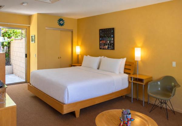 Foto 1: Orbit In - 21 and Over - A Town & Desert Boutique Hotel