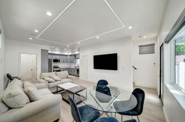 Family Retreat Oasis - Pool -Spacious & Modern - Los Angeles