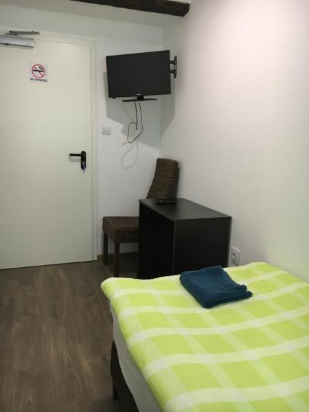 På billedet ses objektet Pension Haus Baron 2 Friedrichsfeld beliggende i byen Edingen-Neckarhausen.