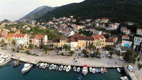 A la foto es mostra l'objecte Apartments Jelavic situat a la ciutat de Trpanj.