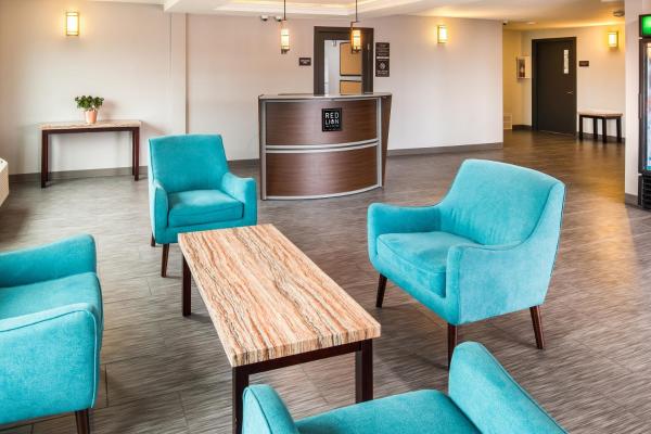 På bildet vises objektet Red Lion Inn and Suites Everett som ligger i byen Everett.