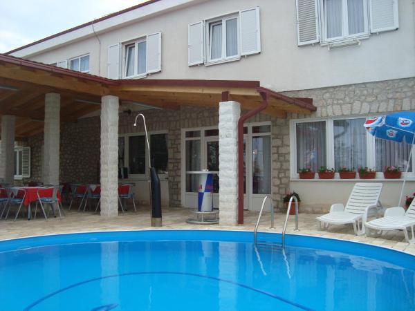 The photo shows the Vila Punta located in the city of Šibuljina.
