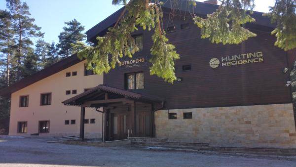 The photo shows the Hunting Residence Lodge located in the city of Panichishte.